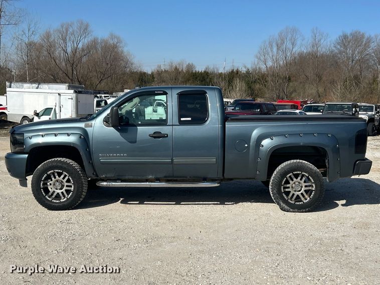 image for item FC5254 2011 Chevrolet Silverado 1500 LT Ext. Cab pickup truck