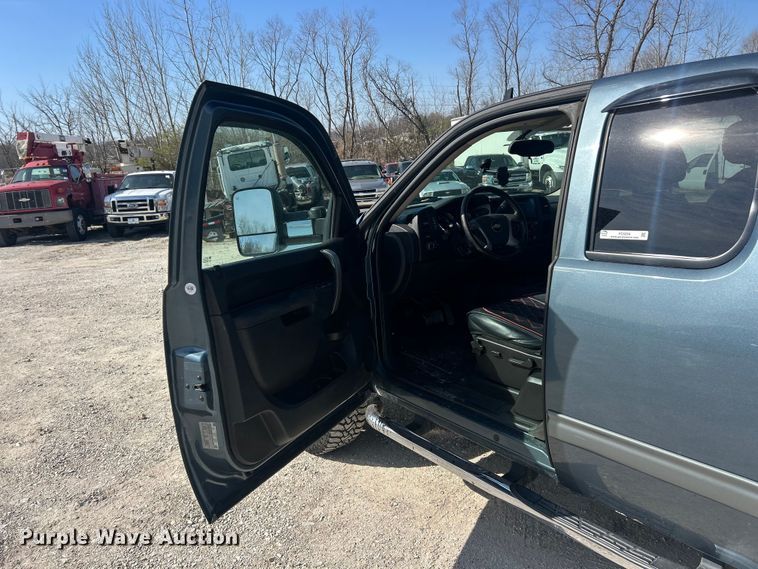 image for item FC5254 2011 Chevrolet Silverado 1500 LT Ext. Cab pickup truck