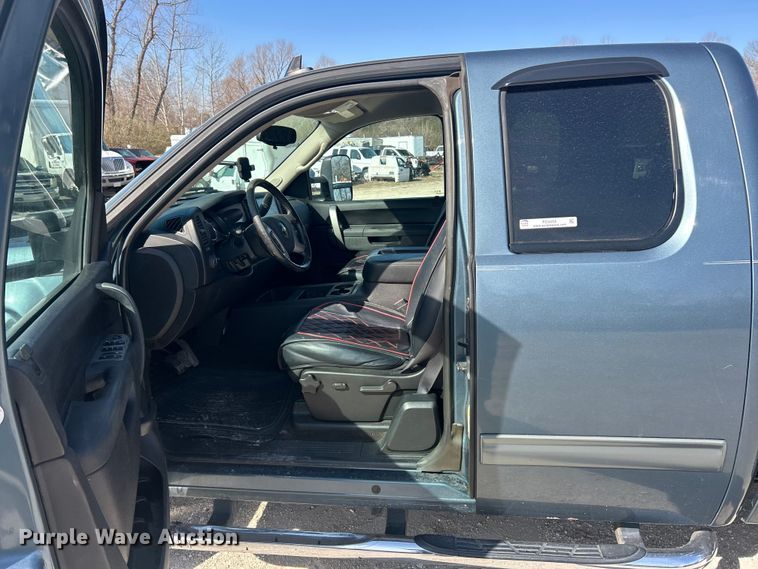 image for item FC5254 2011 Chevrolet Silverado 1500 LT Ext. Cab pickup truck