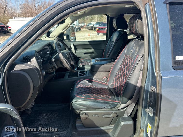 image for item FC5254 2011 Chevrolet Silverado 1500 LT Ext. Cab pickup truck