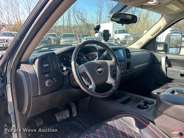 image for item FC5254 2011 Chevrolet Silverado 1500 LT Ext. Cab pickup truck