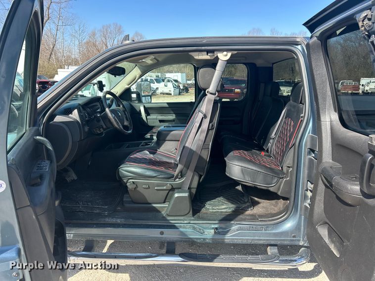 image for item FC5254 2011 Chevrolet Silverado 1500 LT Ext. Cab pickup truck