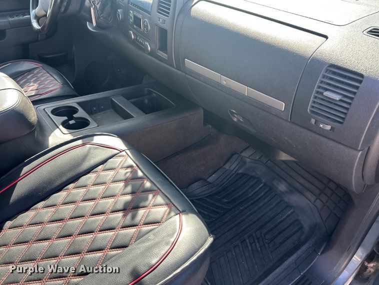 image for item FC5254 2011 Chevrolet Silverado 1500 LT Ext. Cab pickup truck