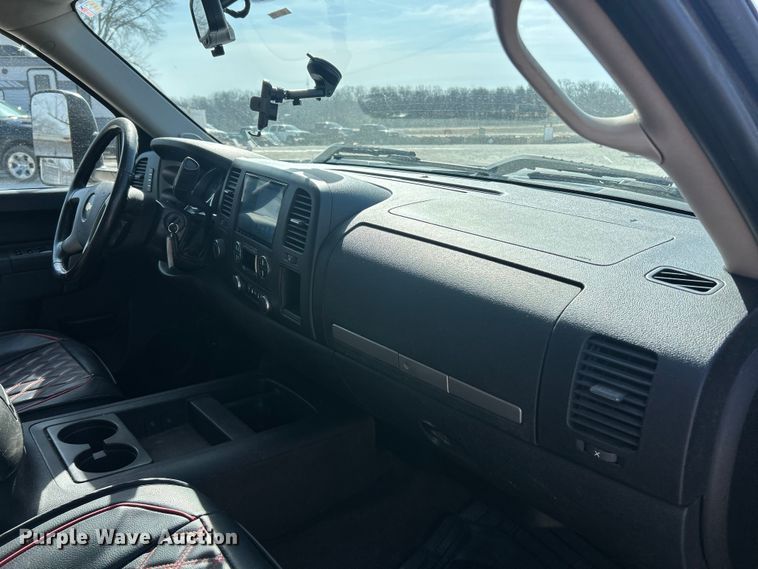 image for item FC5254 2011 Chevrolet Silverado 1500 LT Ext. Cab pickup truck