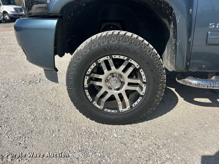 image for item FC5254 2011 Chevrolet Silverado 1500 LT Ext. Cab pickup truck