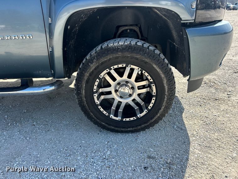 image for item FC5254 2011 Chevrolet Silverado 1500 LT Ext. Cab pickup truck