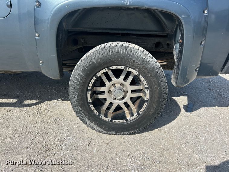 image for item FC5254 2011 Chevrolet Silverado 1500 LT Ext. Cab pickup truck