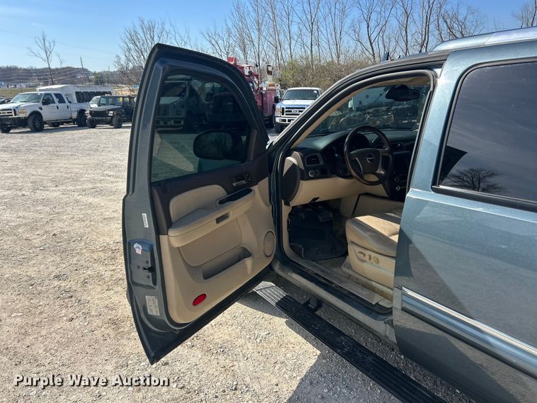 image for item FC5256 2008 GMC Yukon Denali XL SUV