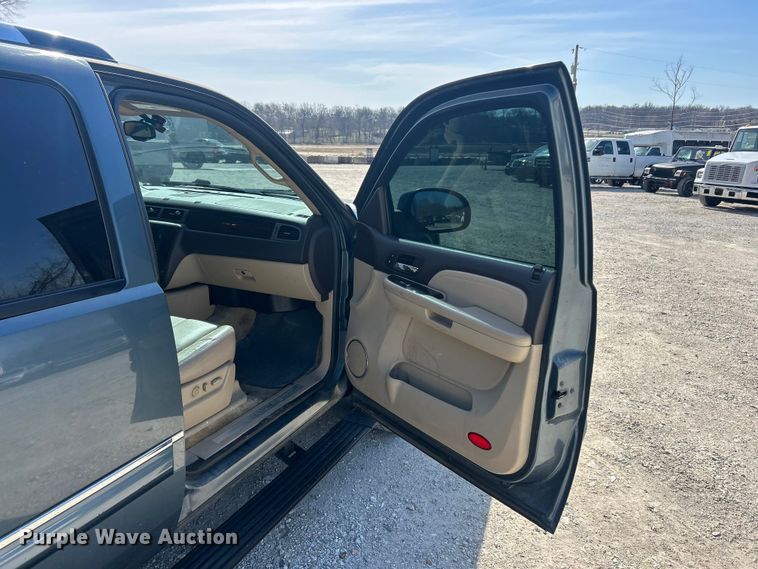 image for item FC5256 2008 GMC Yukon Denali XL SUV