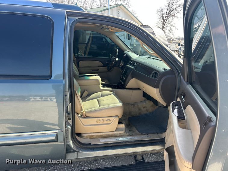 image for item FC5256 2008 GMC Yukon Denali XL SUV