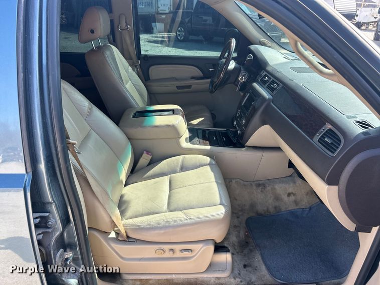 image for item FC5256 2008 GMC Yukon Denali XL SUV