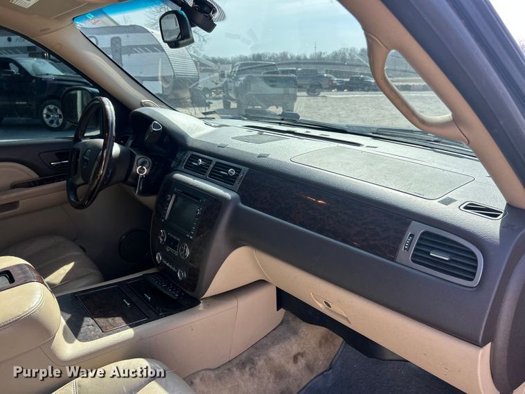 image for item FC5256 2008 GMC Yukon Denali XL SUV