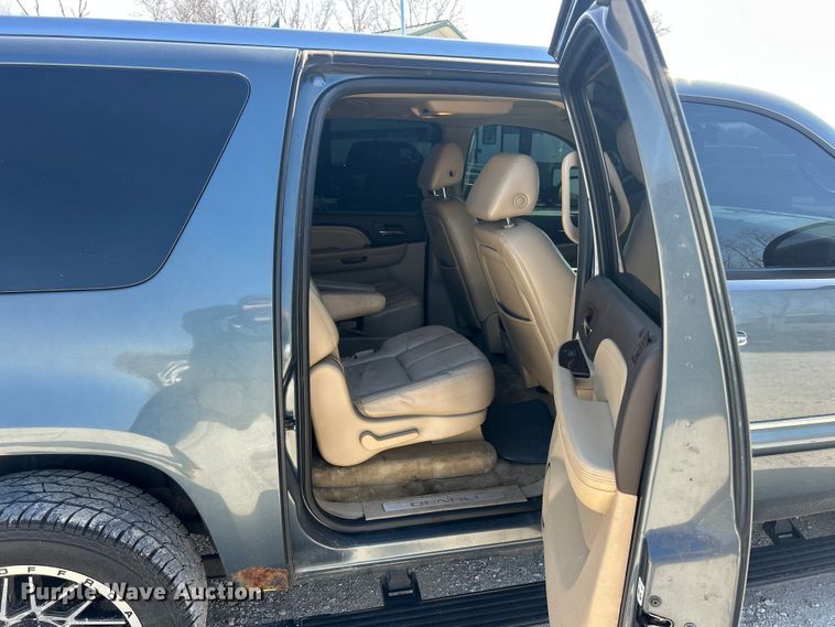 image for item FC5256 2008 GMC Yukon Denali XL SUV