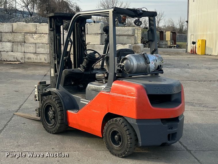 image for item FC5282 Toyota 8FGU30 forklift