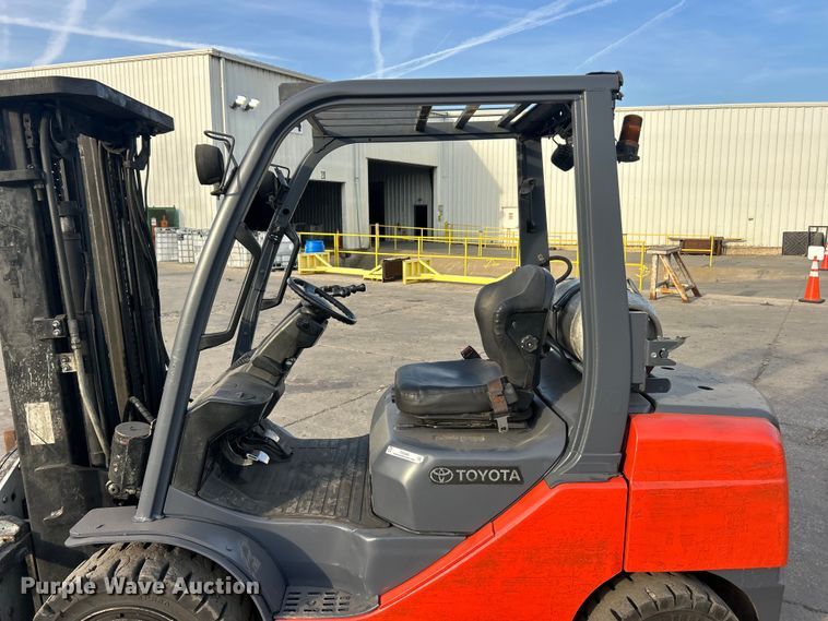 image for item FC5282 Toyota 8FGU30 forklift