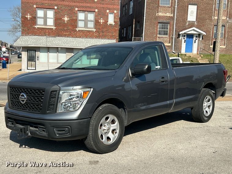 image for item FC5283 2017 Nissan Titan pickup truck