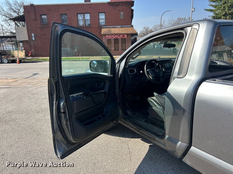 image for item FC5283 2017 Nissan Titan pickup truck