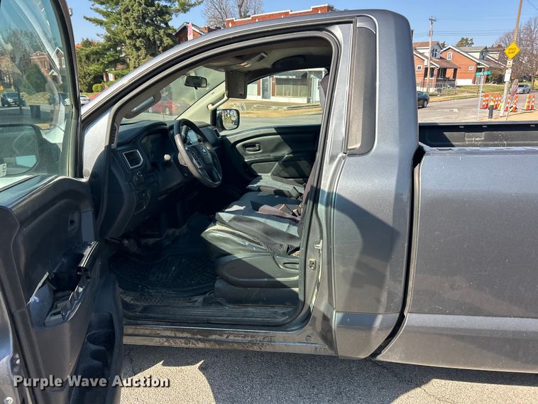 image for item FC5283 2017 Nissan Titan pickup truck