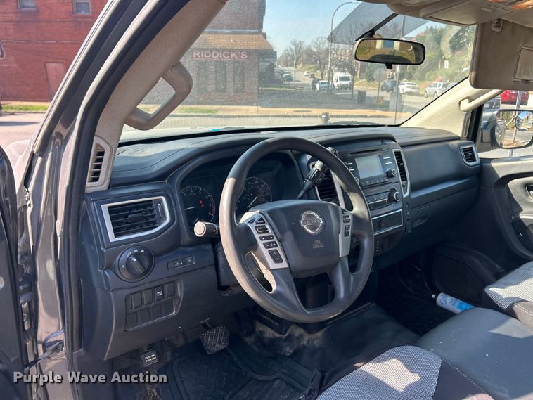 image for item FC5283 2017 Nissan Titan pickup truck