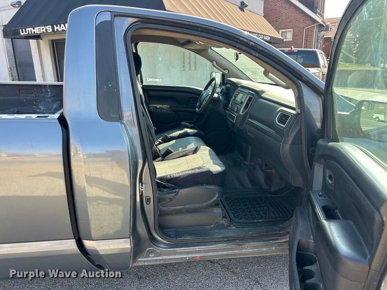 image for item FC5283 2017 Nissan Titan pickup truck