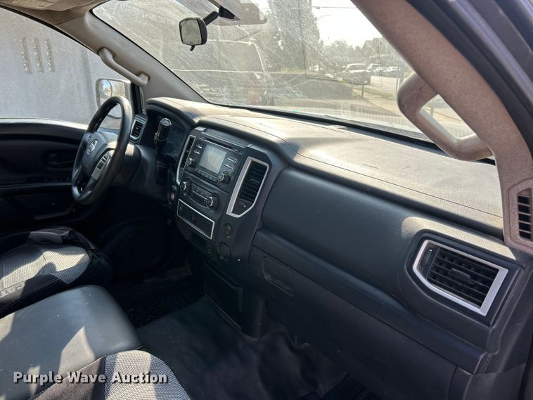 image for item FC5283 2017 Nissan Titan pickup truck