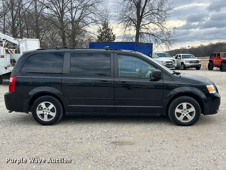 image for item FC5294 2010 Dodge Grand Caravan SE van