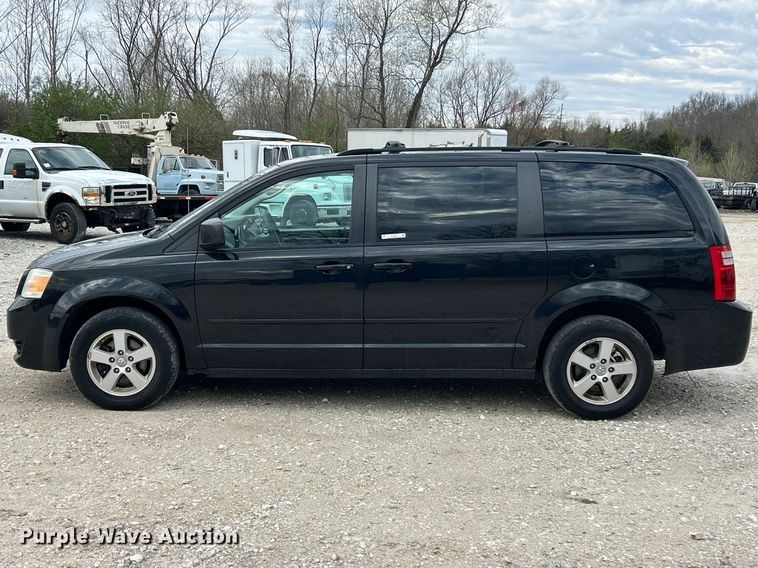 image for item FC5294 2010 Dodge Grand Caravan SE van