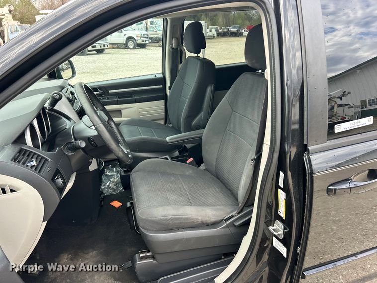 image for item FC5294 2010 Dodge Grand Caravan SE van