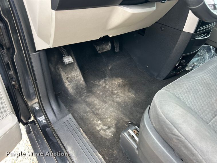 image for item FC5294 2010 Dodge Grand Caravan SE van