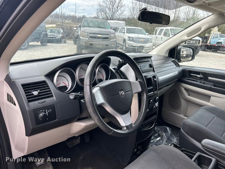 image for item FC5294 2010 Dodge Grand Caravan SE van