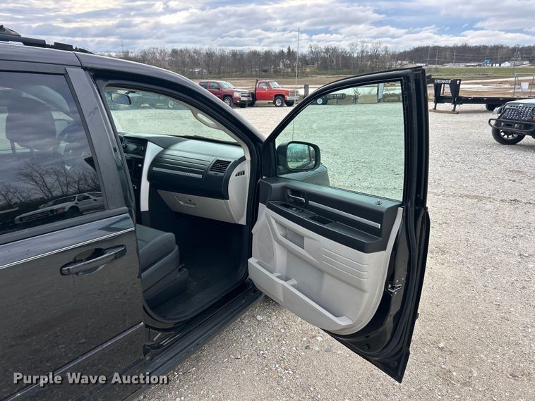 image for item FC5294 2010 Dodge Grand Caravan SE van