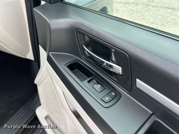 image for item FC5294 2010 Dodge Grand Caravan SE van