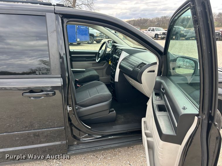 image for item FC5294 2010 Dodge Grand Caravan SE van