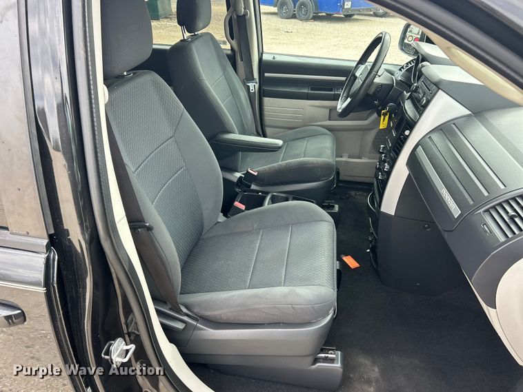 image for item FC5294 2010 Dodge Grand Caravan SE van