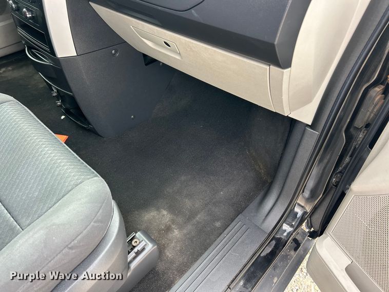 image for item FC5294 2010 Dodge Grand Caravan SE van