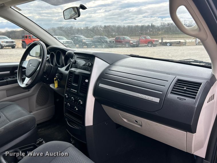 image for item FC5294 2010 Dodge Grand Caravan SE van