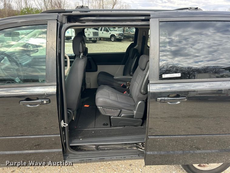 image for item FC5294 2010 Dodge Grand Caravan SE van