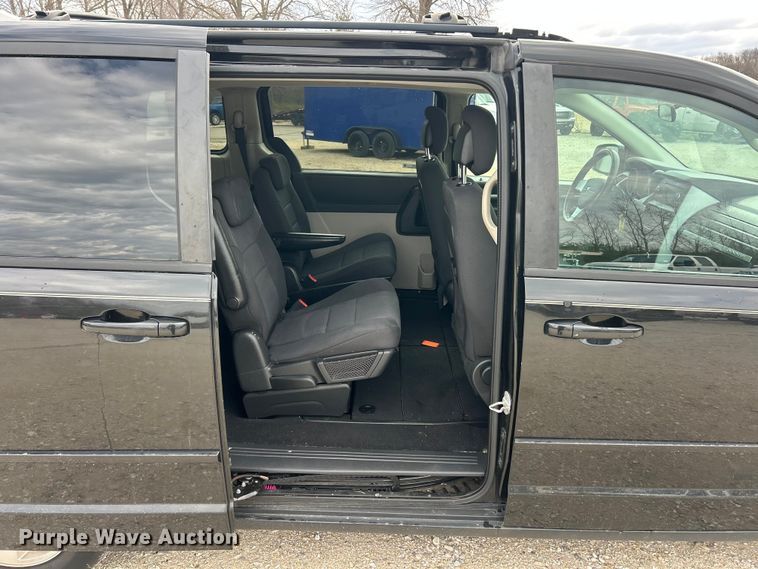 image for item FC5294 2010 Dodge Grand Caravan SE van