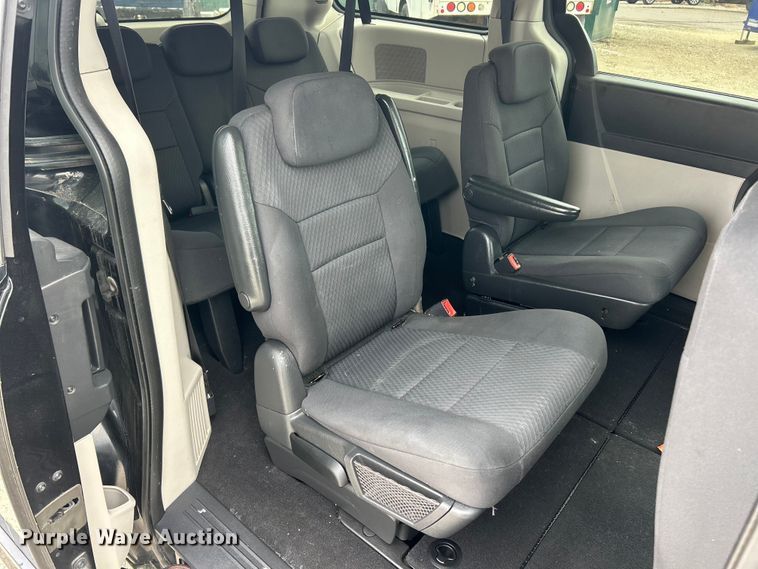 image for item FC5294 2010 Dodge Grand Caravan SE van