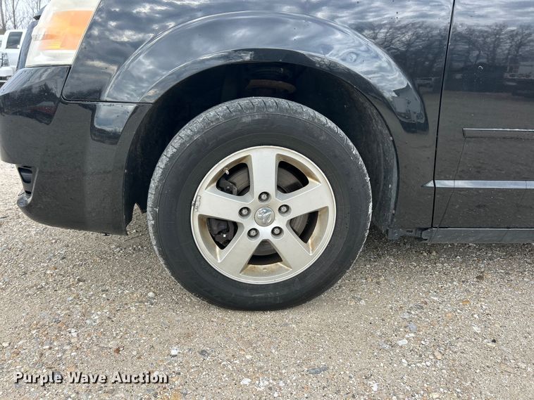 image for item FC5294 2010 Dodge Grand Caravan SE van