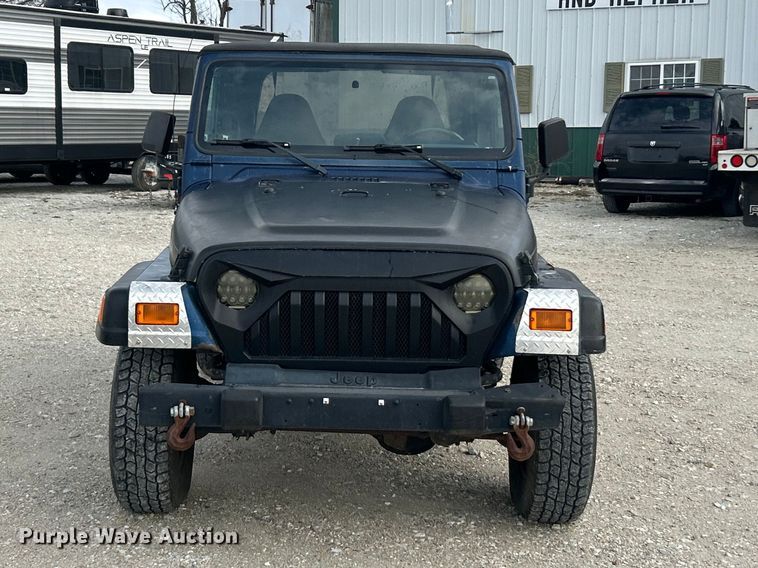 image for item FC5295 2000 Jeep Wrangler Sport SUV