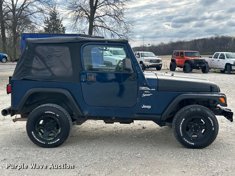 image for item FC5295 2000 Jeep Wrangler Sport SUV