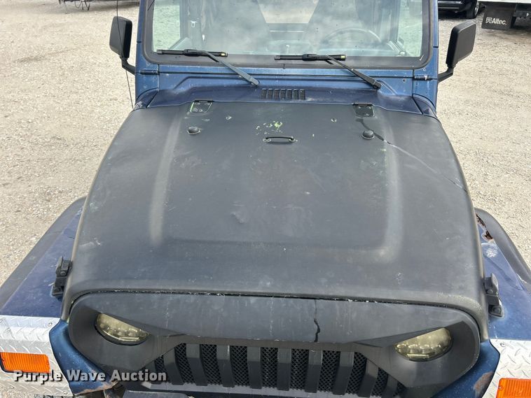 image for item FC5295 2000 Jeep Wrangler Sport SUV