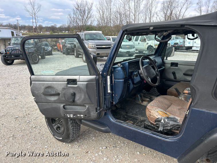 image for item FC5295 2000 Jeep Wrangler Sport SUV