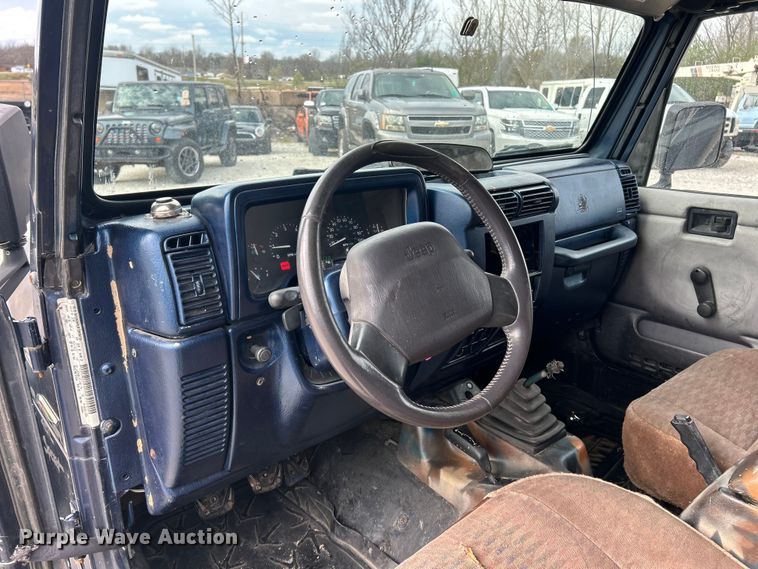 image for item FC5295 2000 Jeep Wrangler Sport SUV