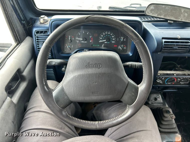 image for item FC5295 2000 Jeep Wrangler Sport SUV