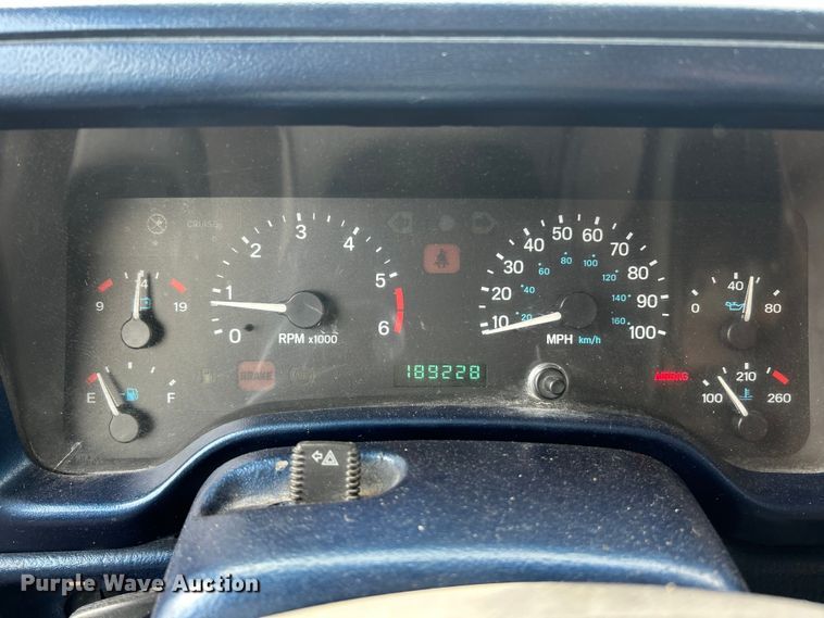 image for item FC5295 2000 Jeep Wrangler Sport SUV