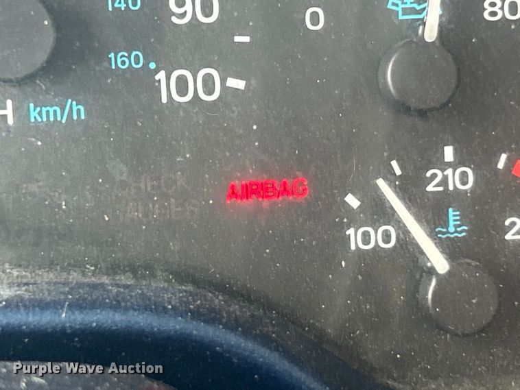 image for item FC5295 2000 Jeep Wrangler Sport SUV