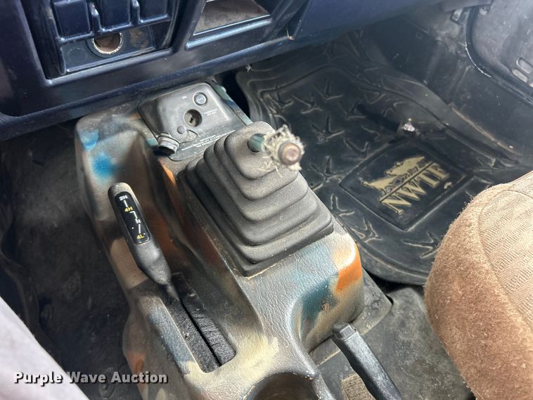 image for item FC5295 2000 Jeep Wrangler Sport SUV