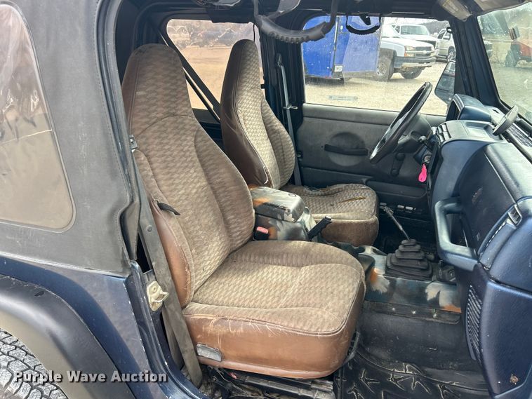 image for item FC5295 2000 Jeep Wrangler Sport SUV